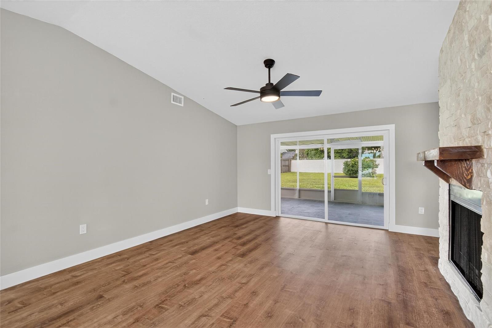 Image 20 of 91 For 747 Stillview Circle