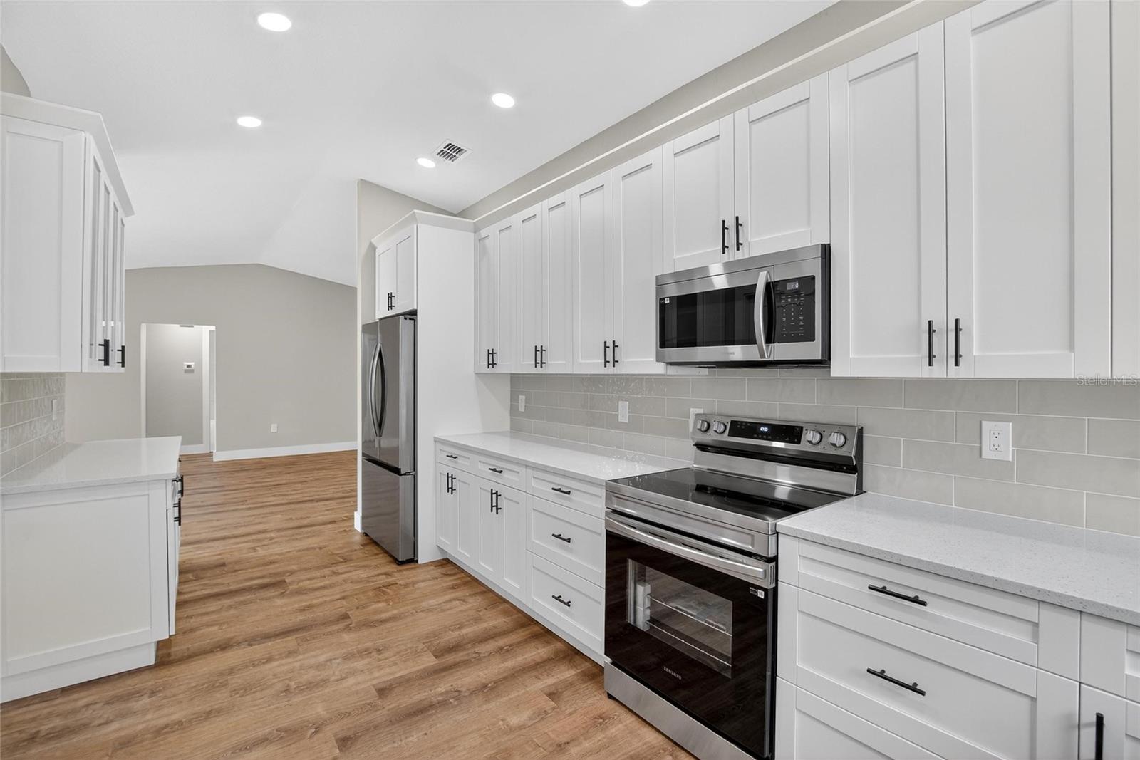 Image 25 of 91 For 747 Stillview Circle