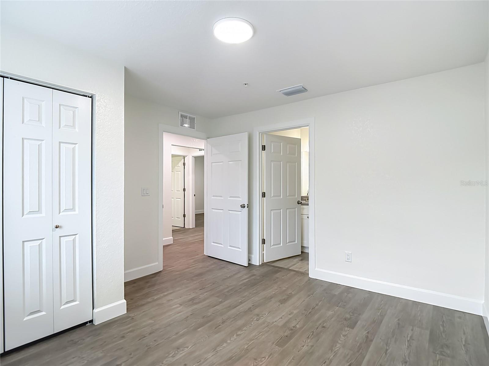 Image 15 of 54 For 326 Grosse Avenue S 6