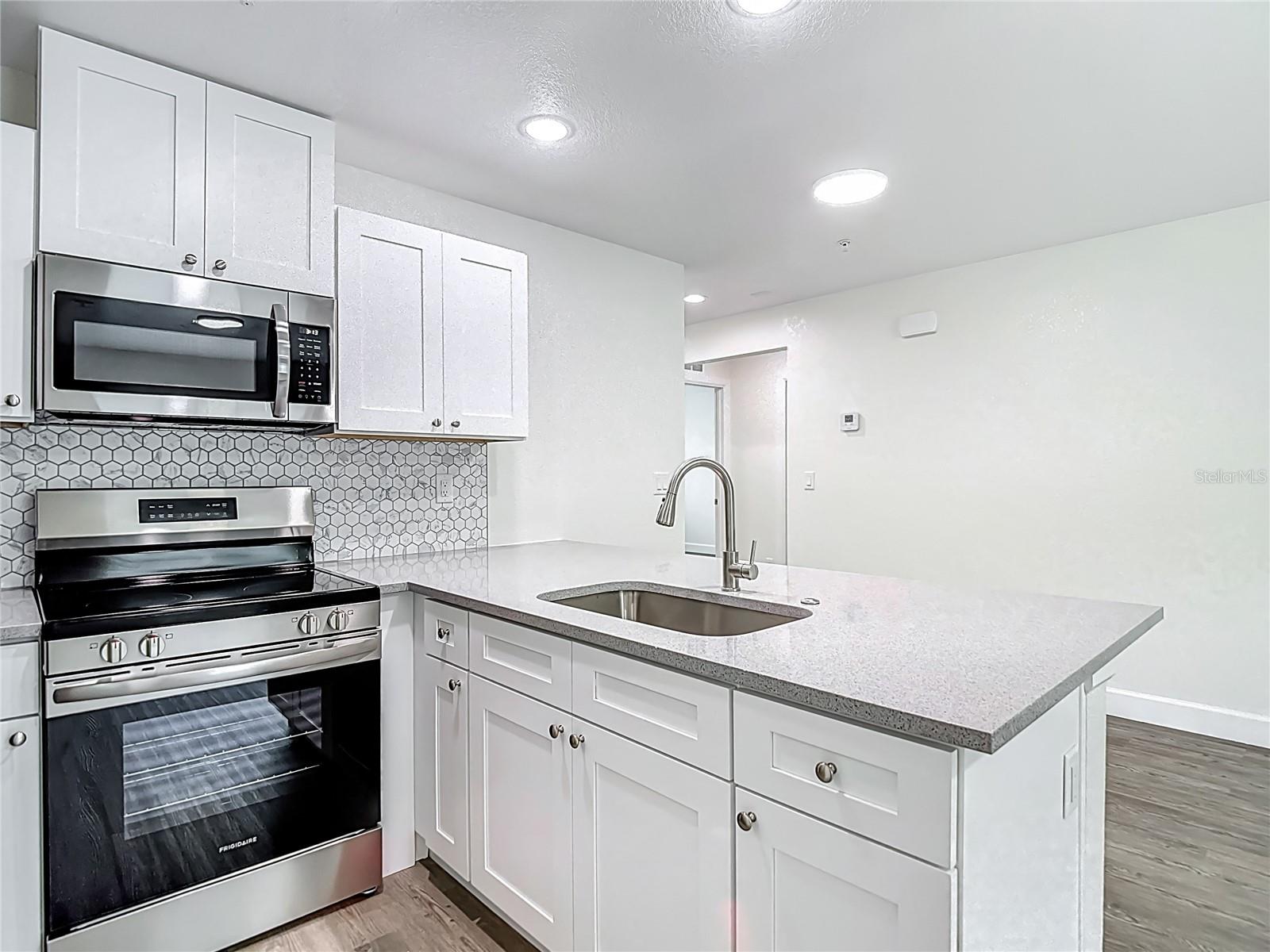 Image 3 of 54 For 326 Grosse Avenue S 6