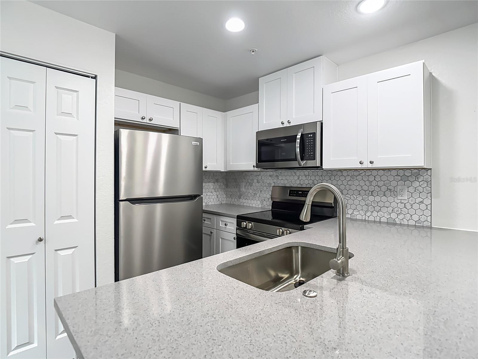 Image 4 of 54 For 326 Grosse Avenue S 6