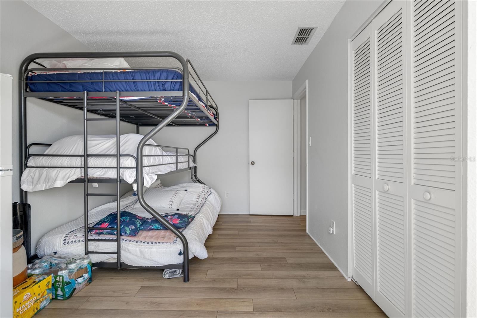 Image 16 of 23 For 2583 Countryside Boulevard 3212