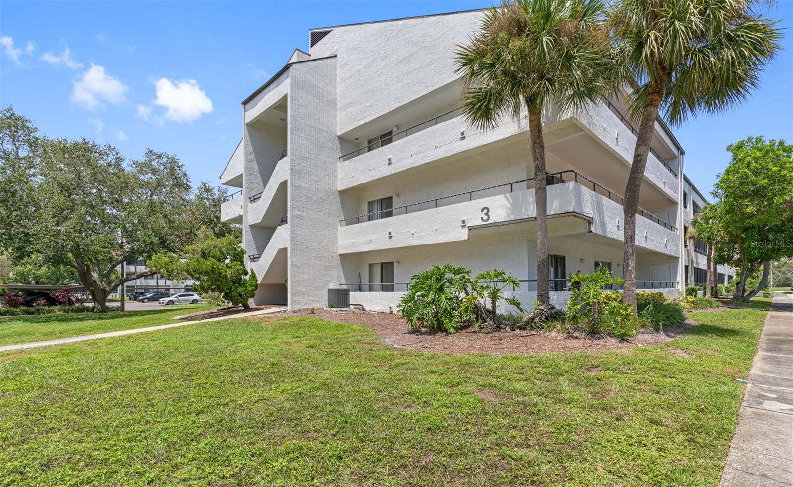 Image 2 of 23 For 2583 Countryside Boulevard 3212