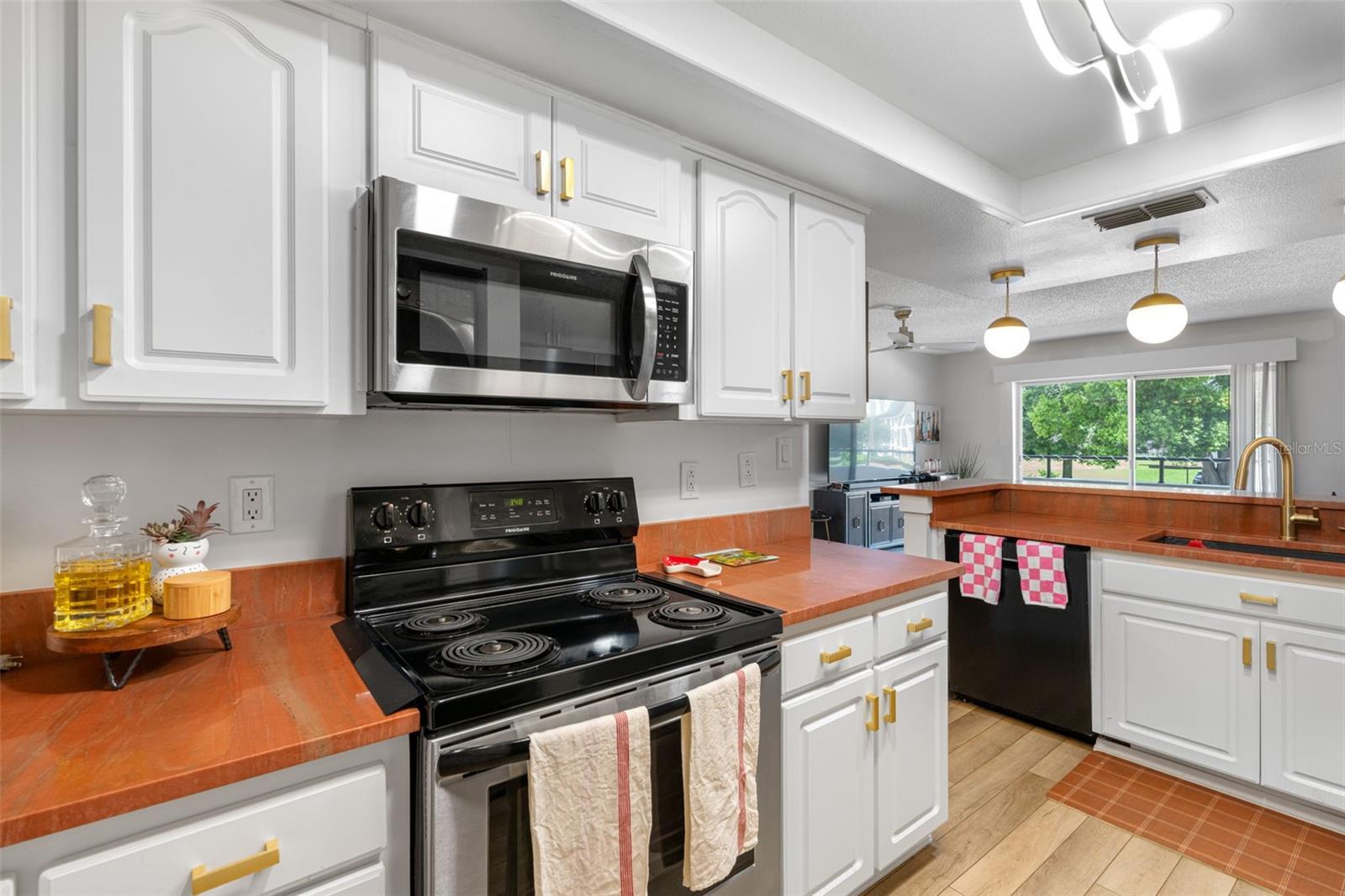 Image 7 of 23 For 2583 Countryside Boulevard 3212