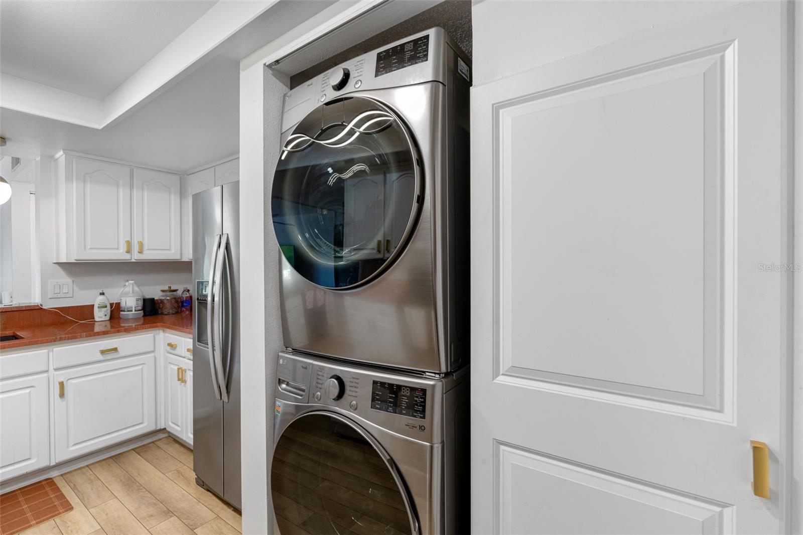 Image 8 of 23 For 2583 Countryside Boulevard 3212