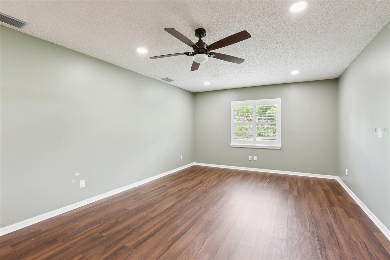Image 15 of 72 For 1812 New Bedford Drive