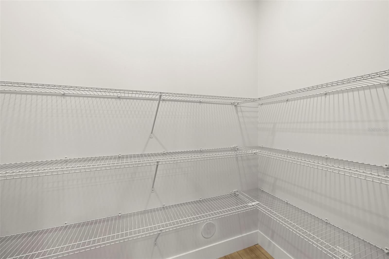 Listing photo id 15 for 4308 Gray Street 6