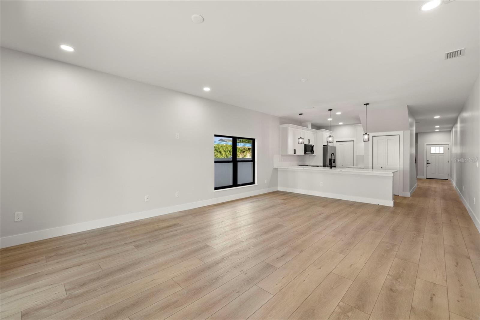 Listing photo id 16 for 4308 Gray Street 6