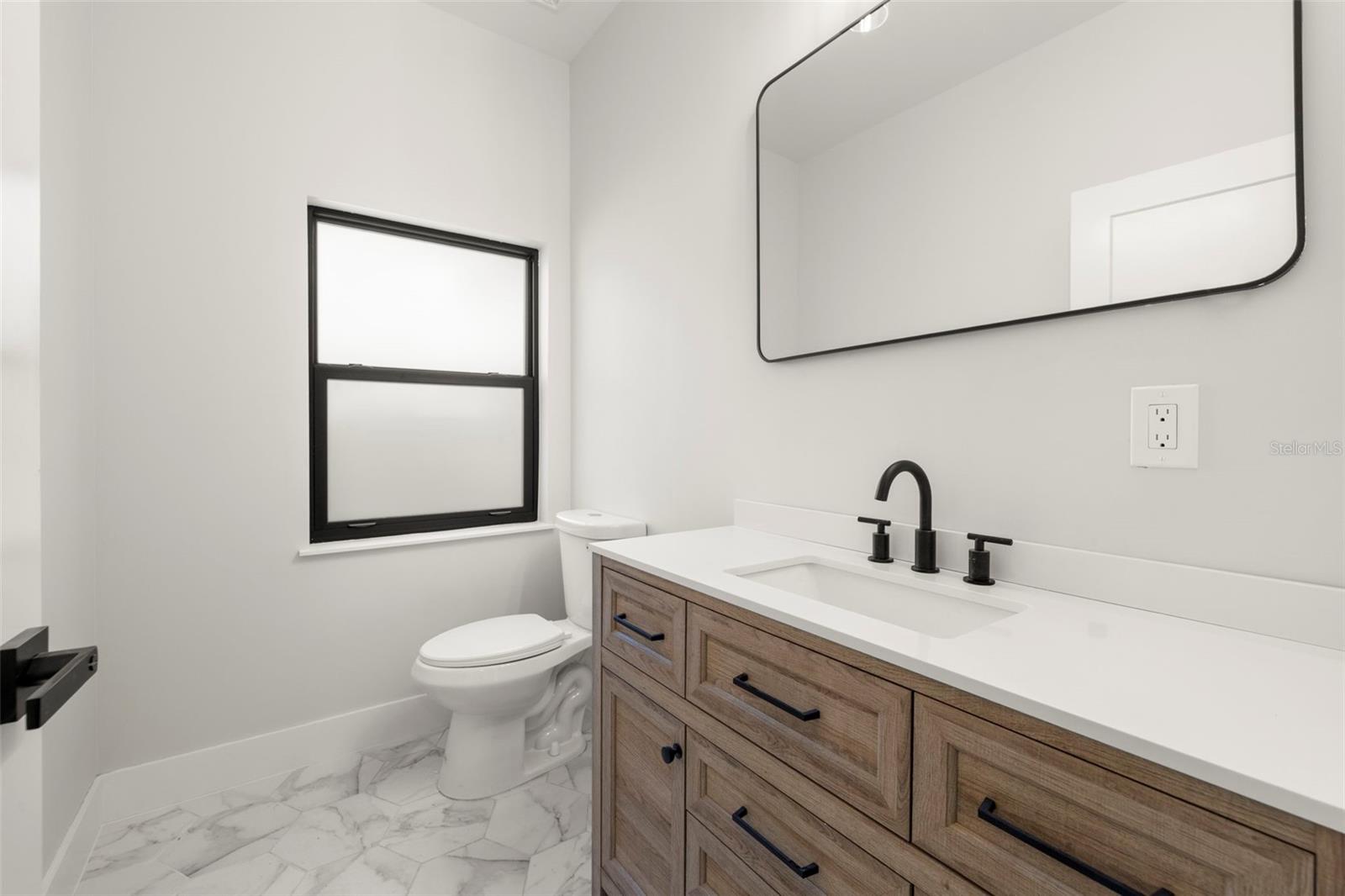 Listing photo id 20 for 4308 Gray Street 6