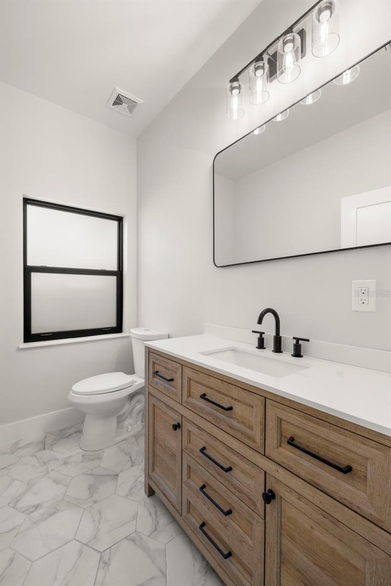 Listing photo id 21 for 4308 Gray Street 6
