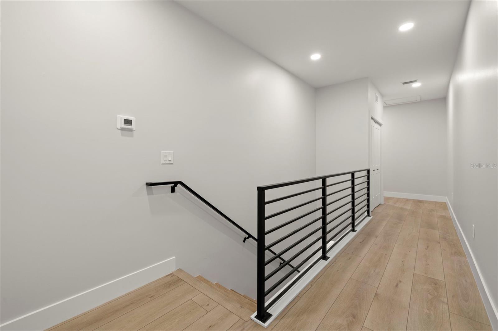 Listing photo id 23 for 4308 Gray Street 6