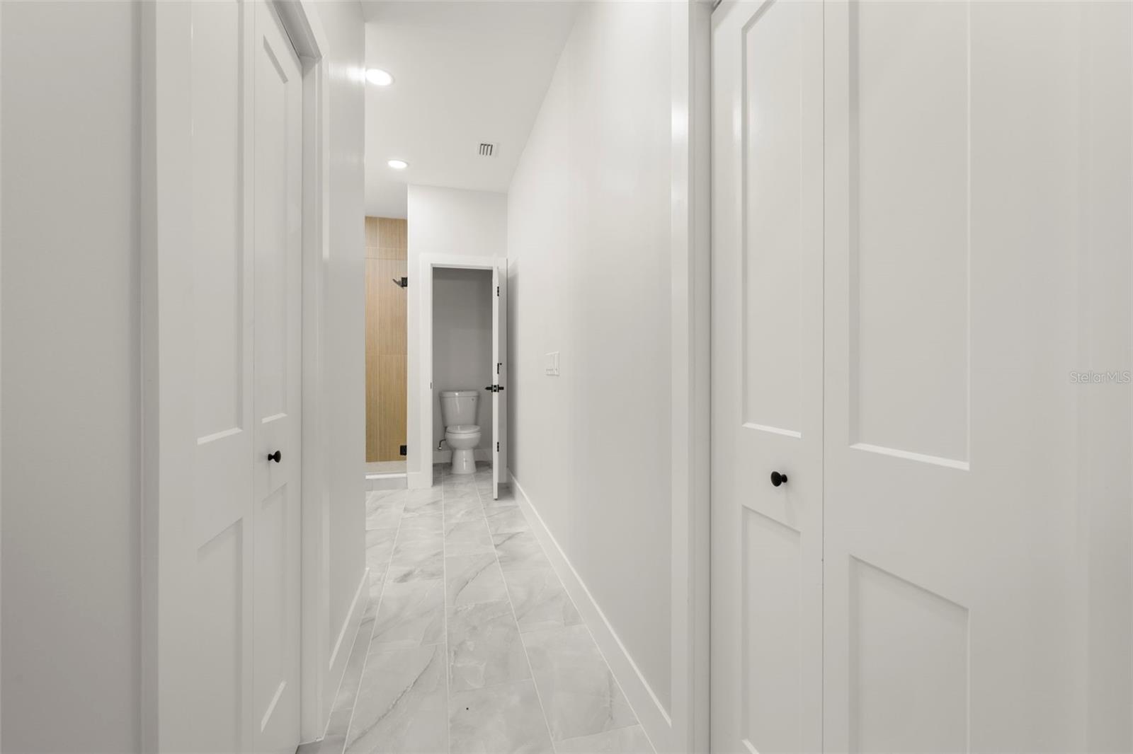 Listing photo id 27 for 4308 Gray Street 6