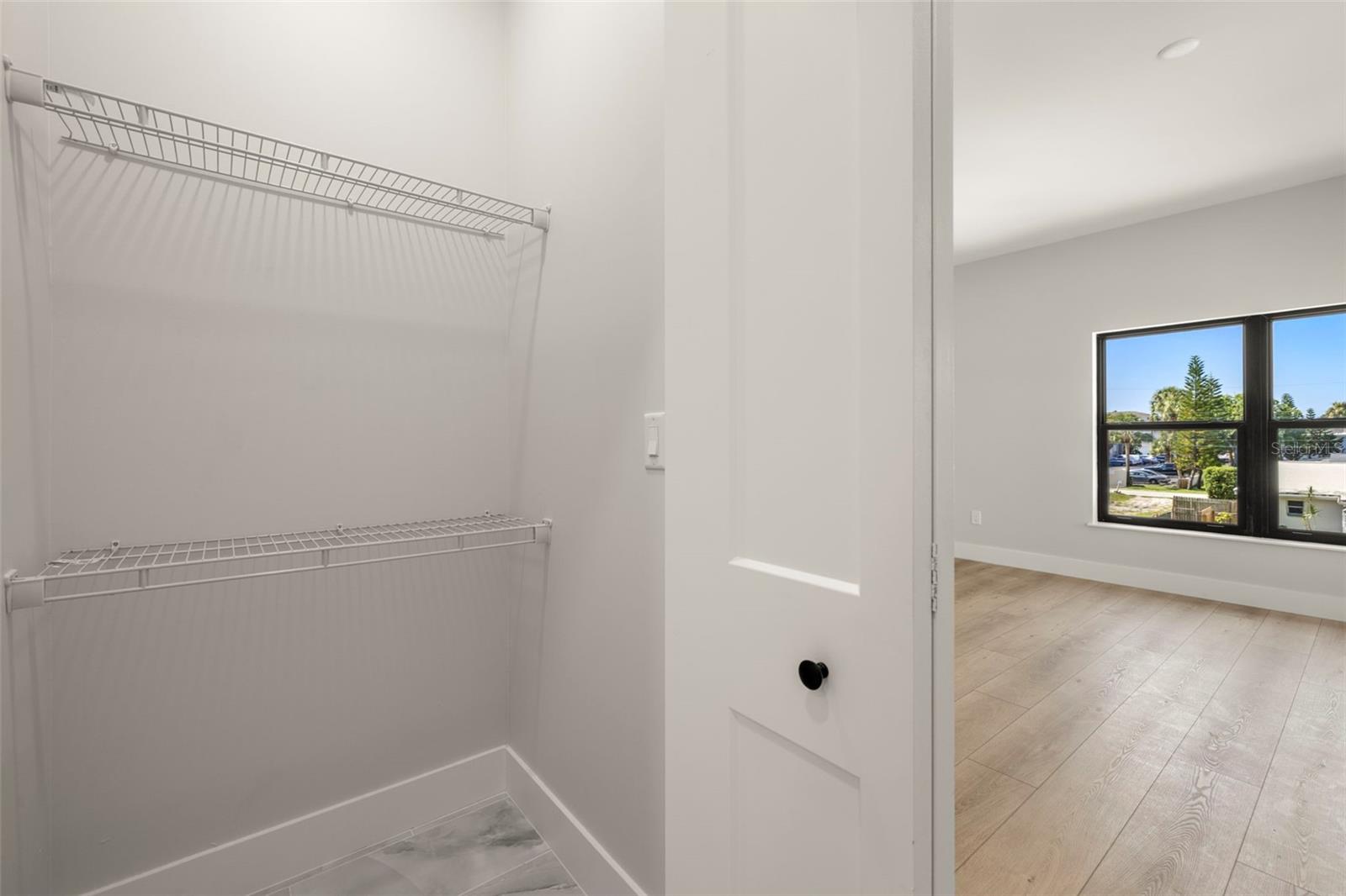 Listing photo id 37 for 4308 Gray Street 6