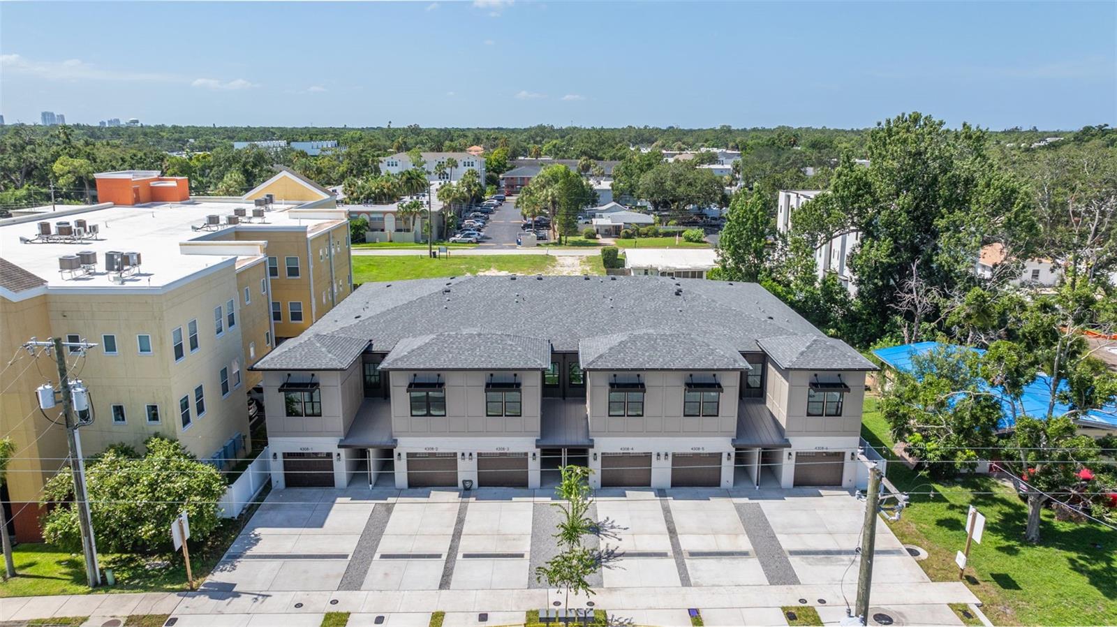 Listing photo id 2 for 4308 Gray Street 6