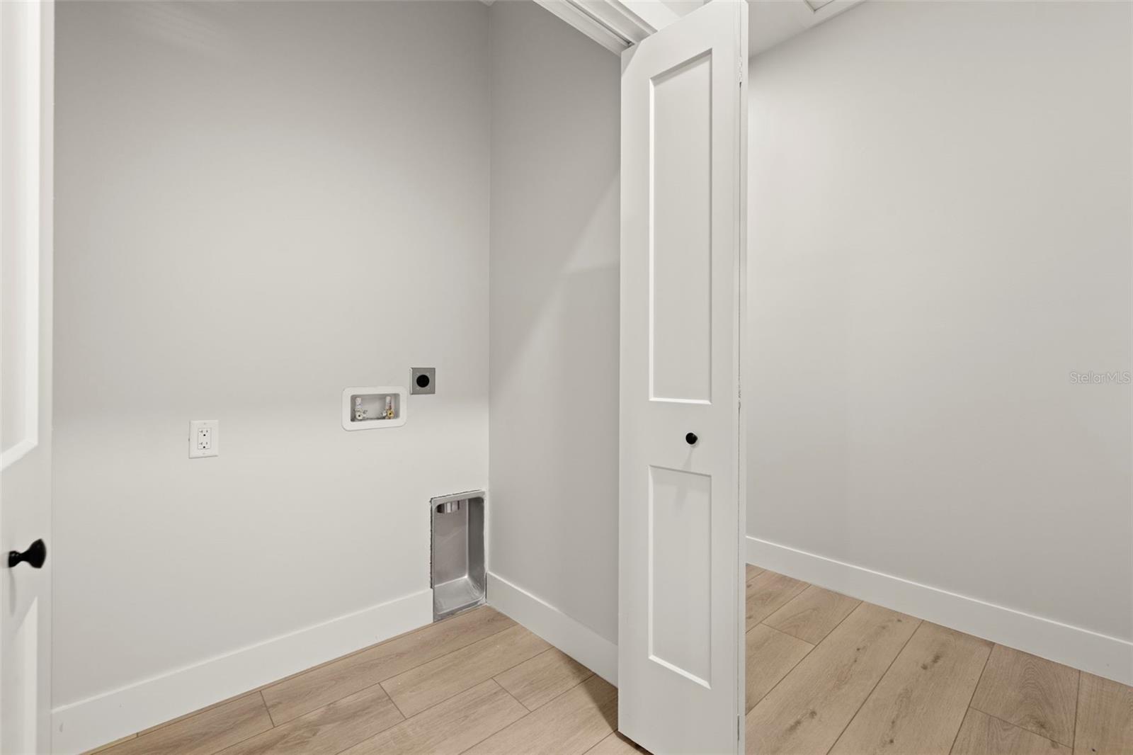 Listing photo id 38 for 4308 Gray Street 6