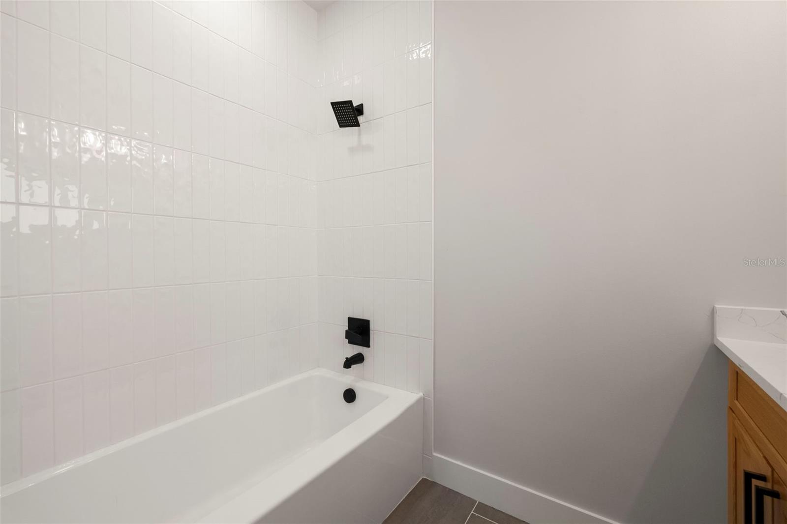 Listing photo id 40 for 4308 Gray Street 6