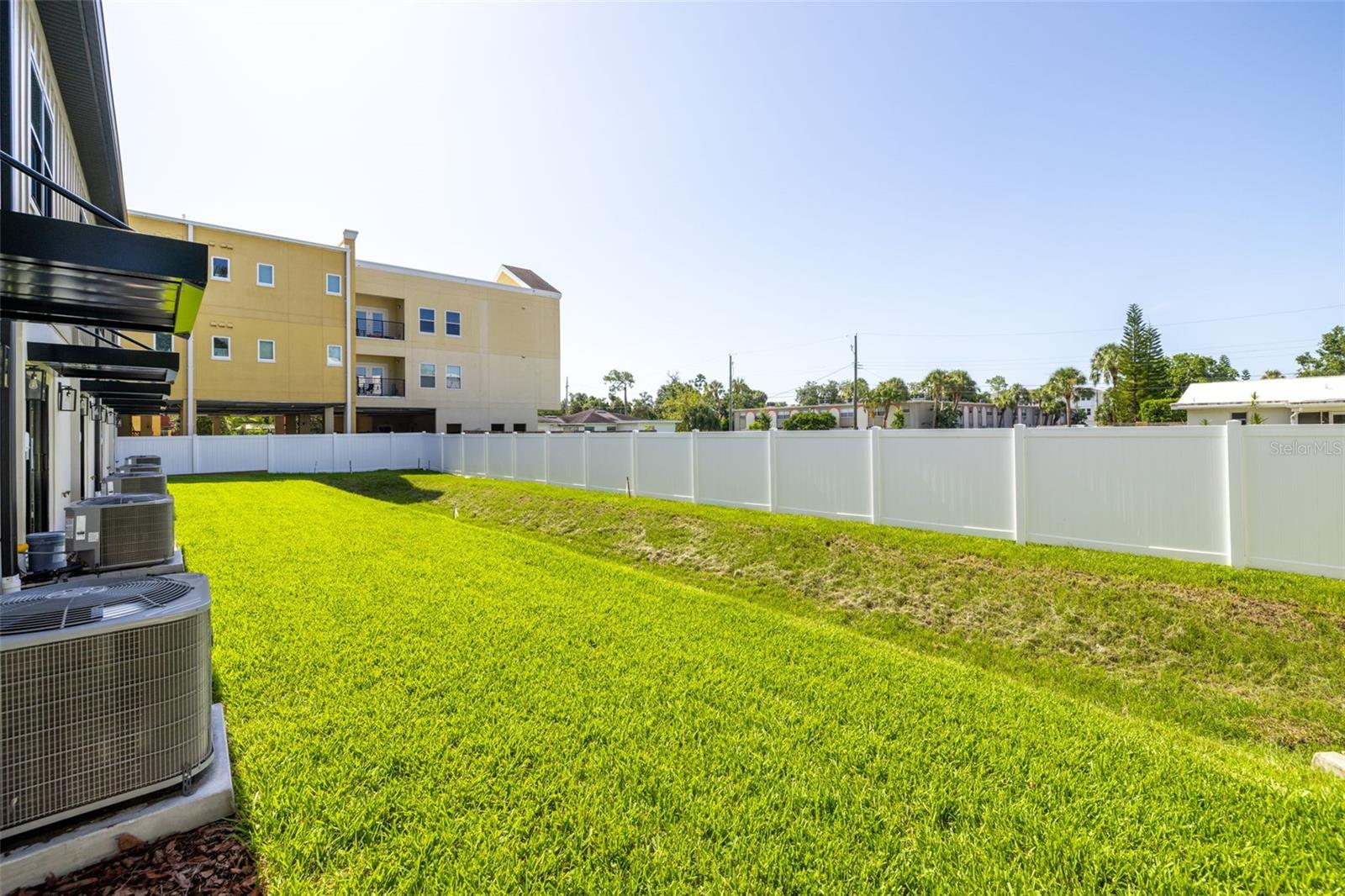 Listing photo id 43 for 4308 Gray Street 6