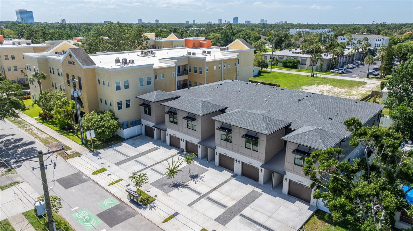 Listing photo id 46 for 4308 Gray Street 6