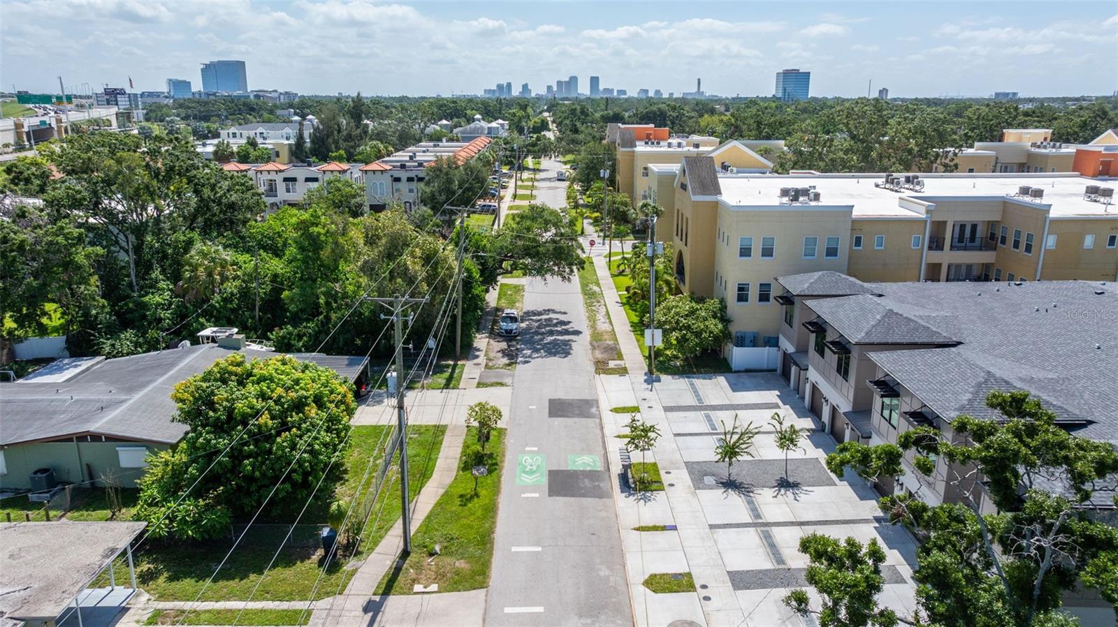 Listing photo id 47 for 4308 Gray Street 6