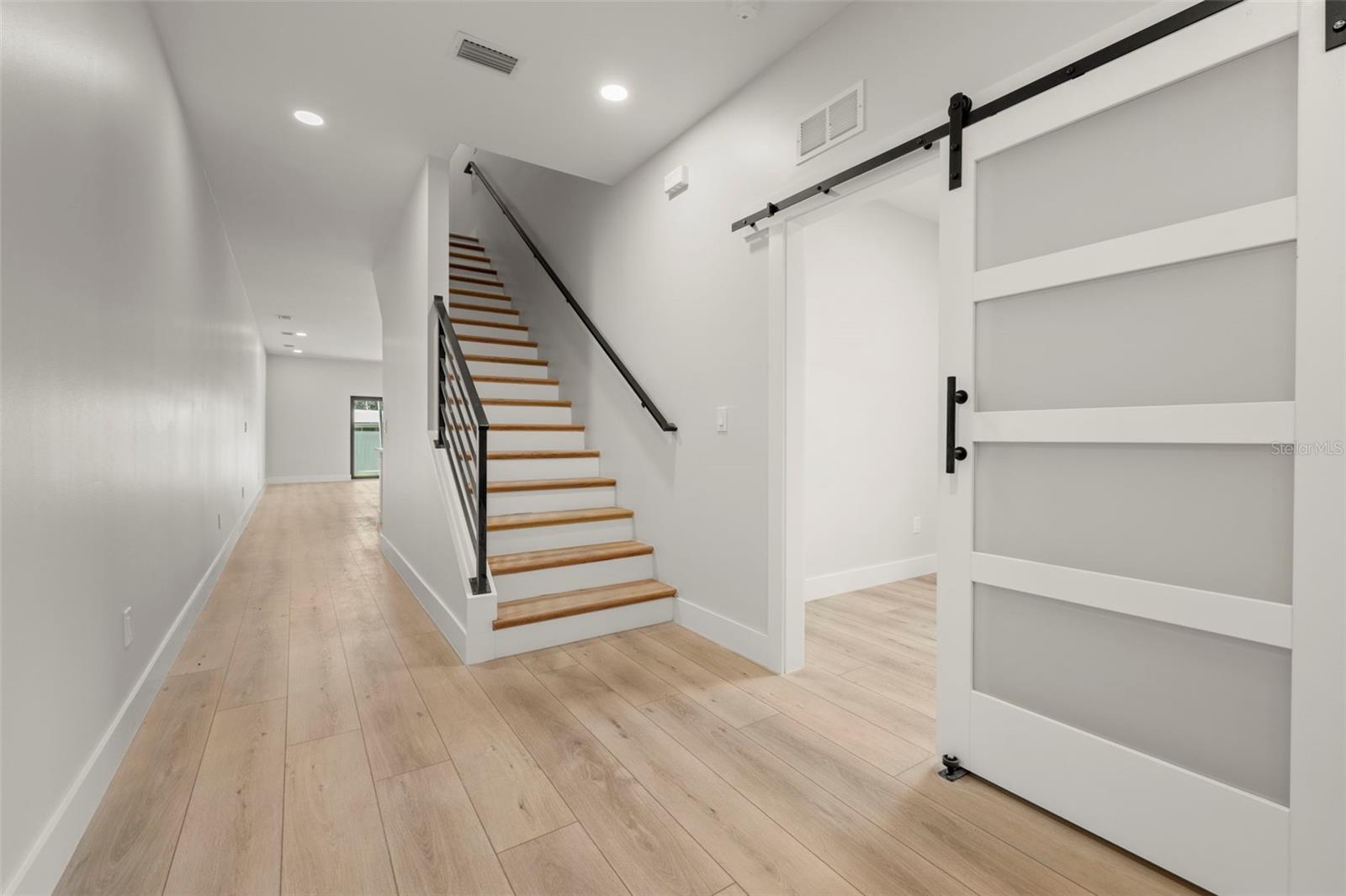Listing photo id 7 for 4308 Gray Street 6