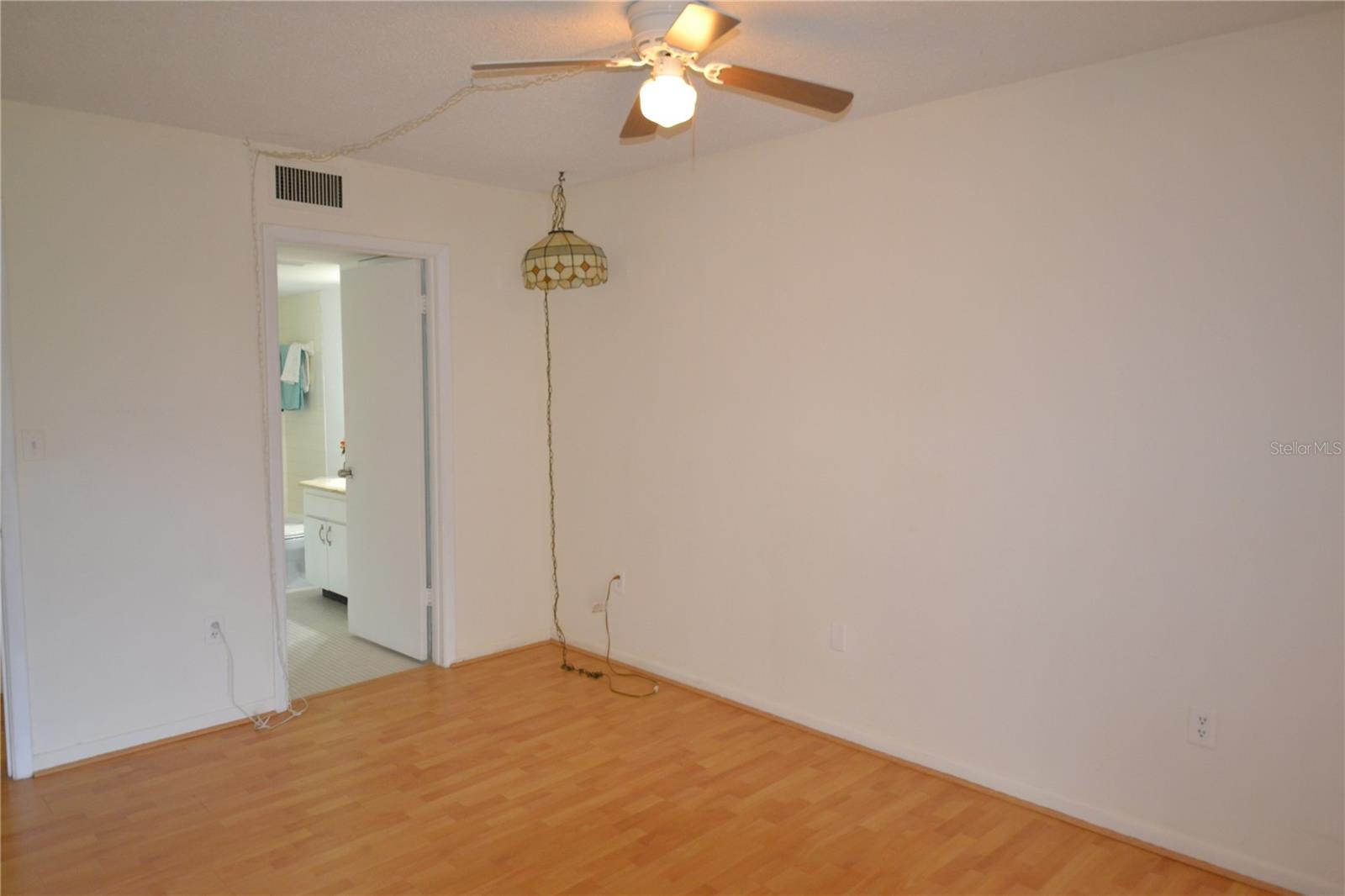 Image 22 of 37 For 5154 Turquoise Lane 207