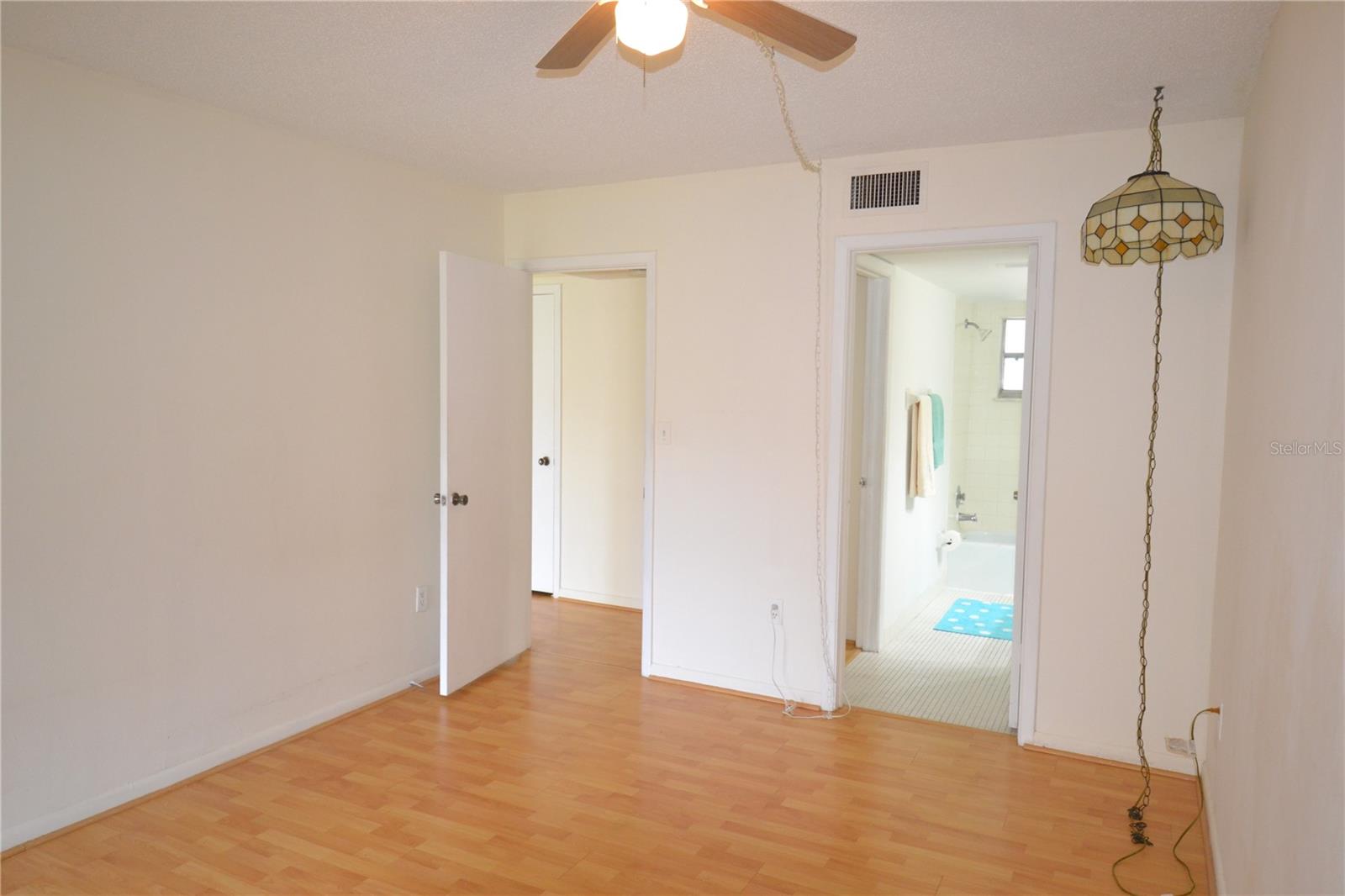 Image 23 of 37 For 5154 Turquoise Lane 207