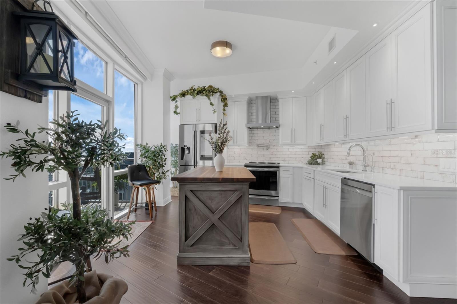 Image 4 of 63 For 322 Central Boulevard 2101