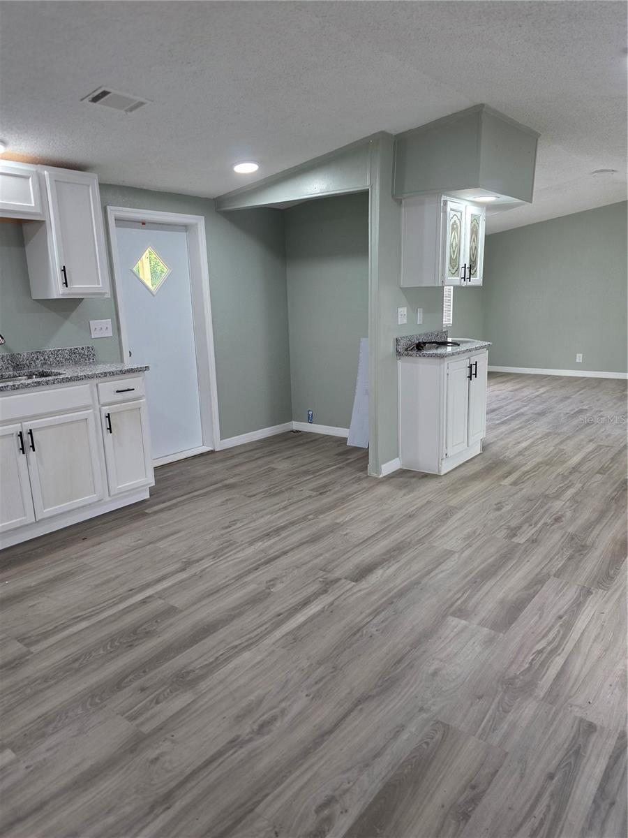 Image 3 of 11 For 39126 Darren Drive