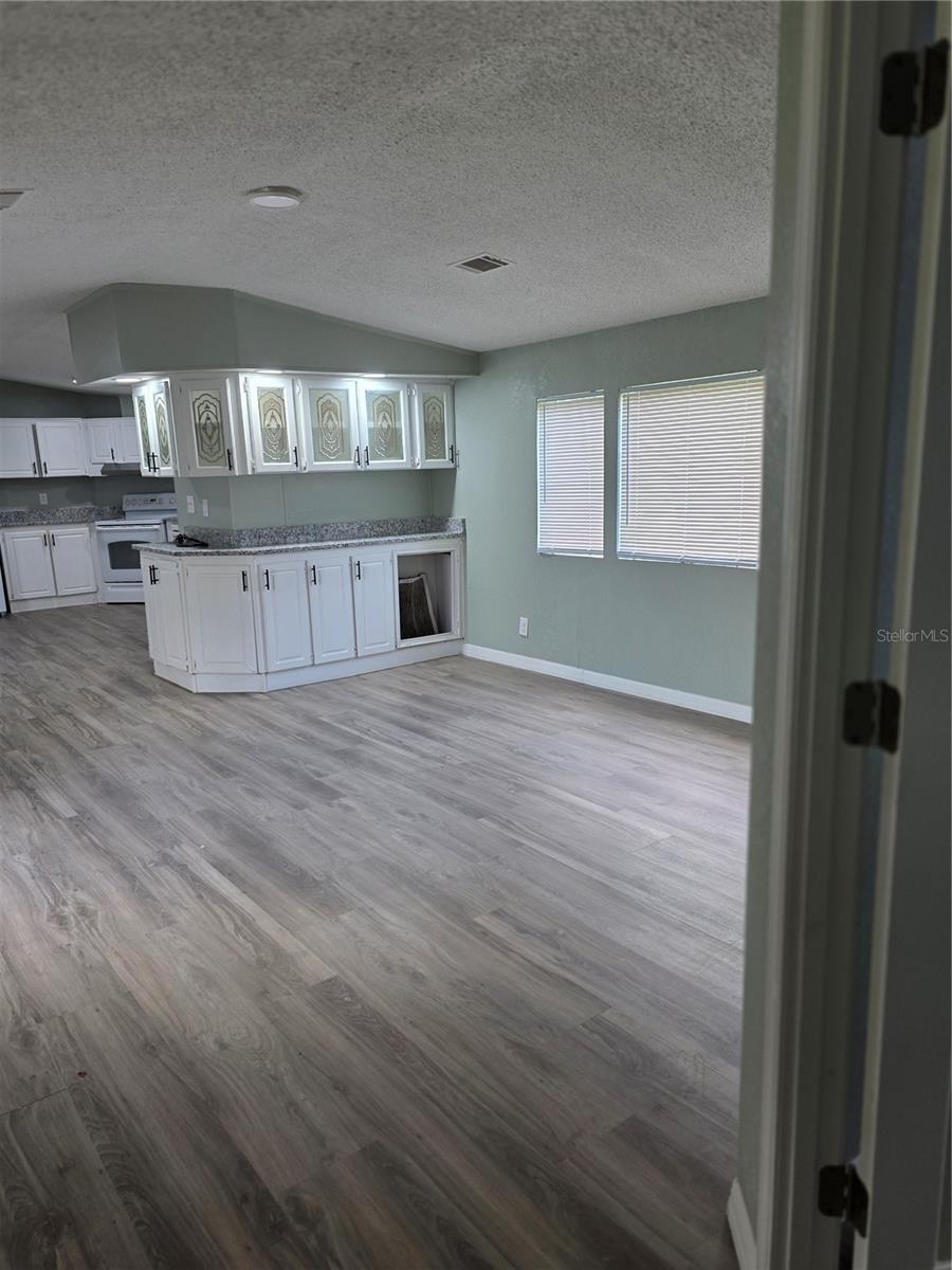 Image 4 of 11 For 39126 Darren Drive