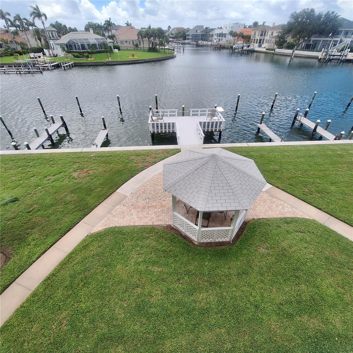 Image 21 of 56 For 719 Pinellas Bayway S 203