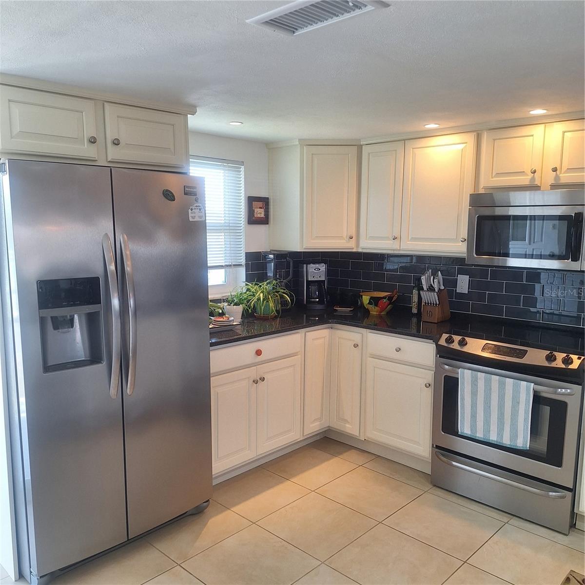 Image 23 of 56 For 719 Pinellas Bayway S 203