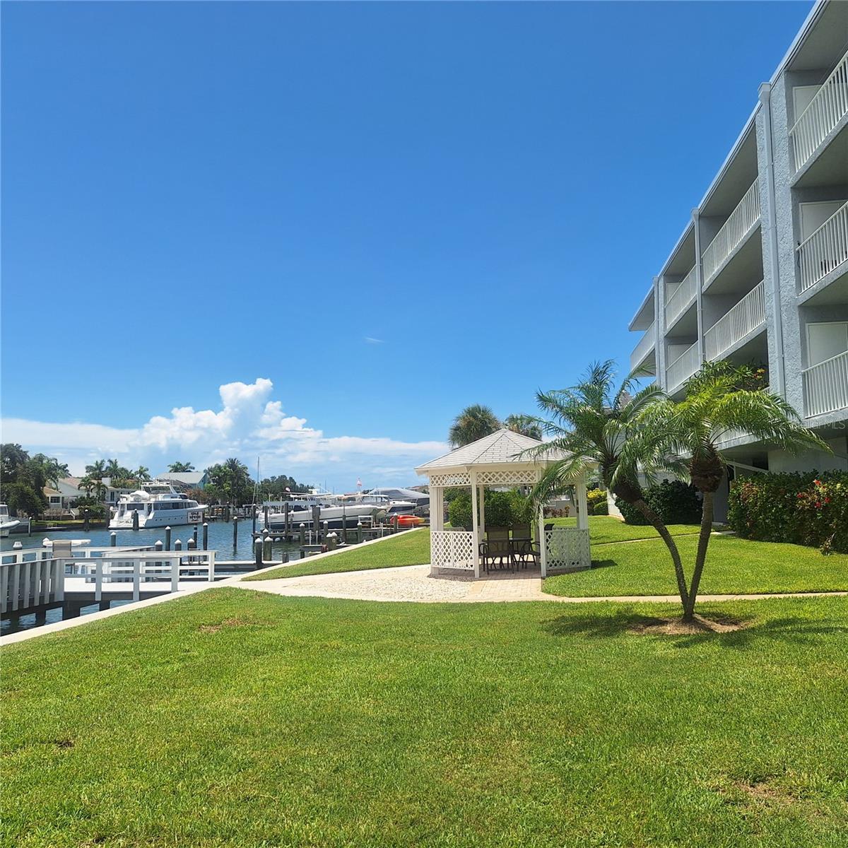 Image 39 of 56 For 719 Pinellas Bayway S 203