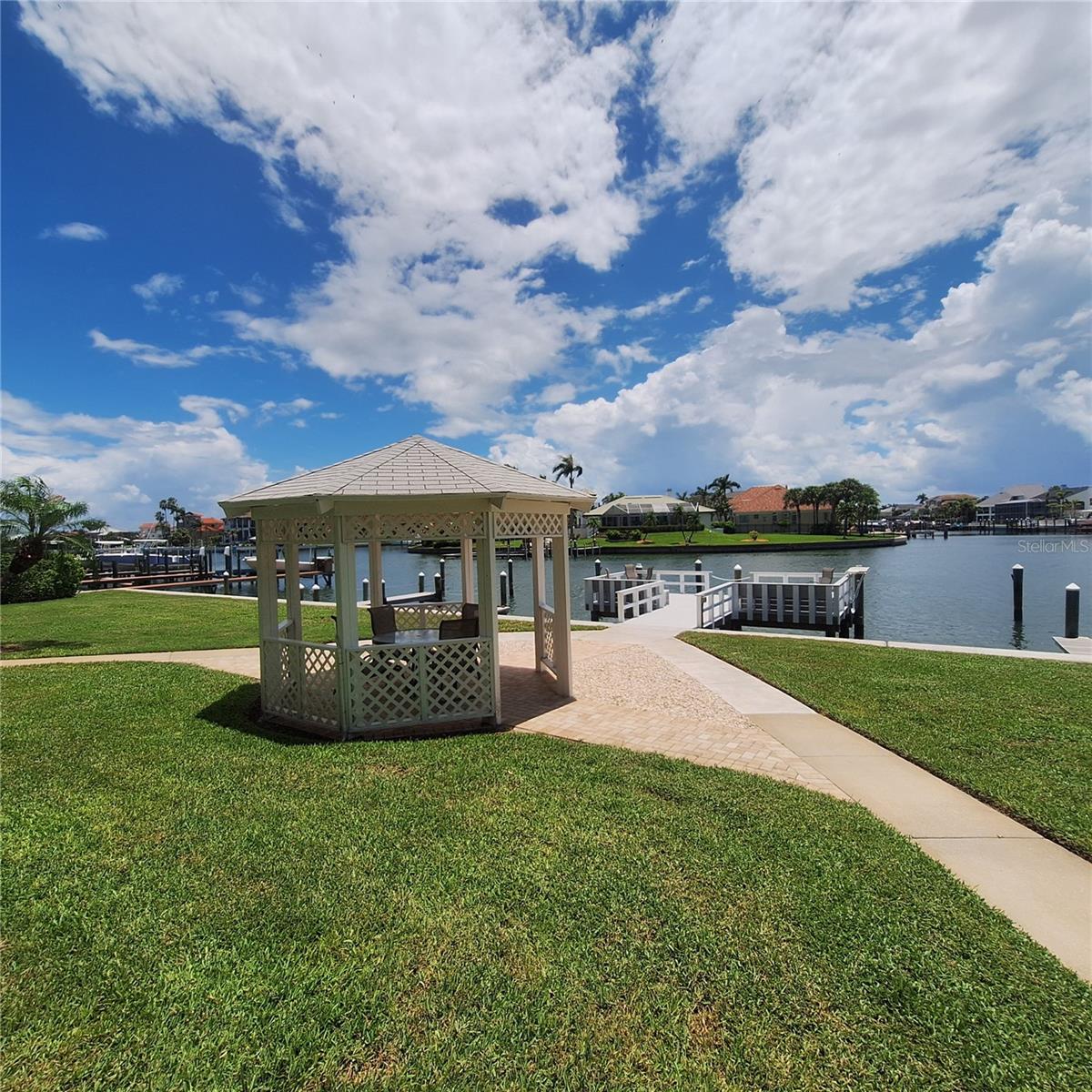 Image 41 of 56 For 719 Pinellas Bayway S 203