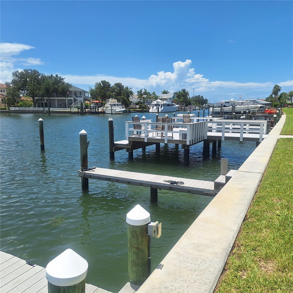 Image 44 of 56 For 719 Pinellas Bayway S 203