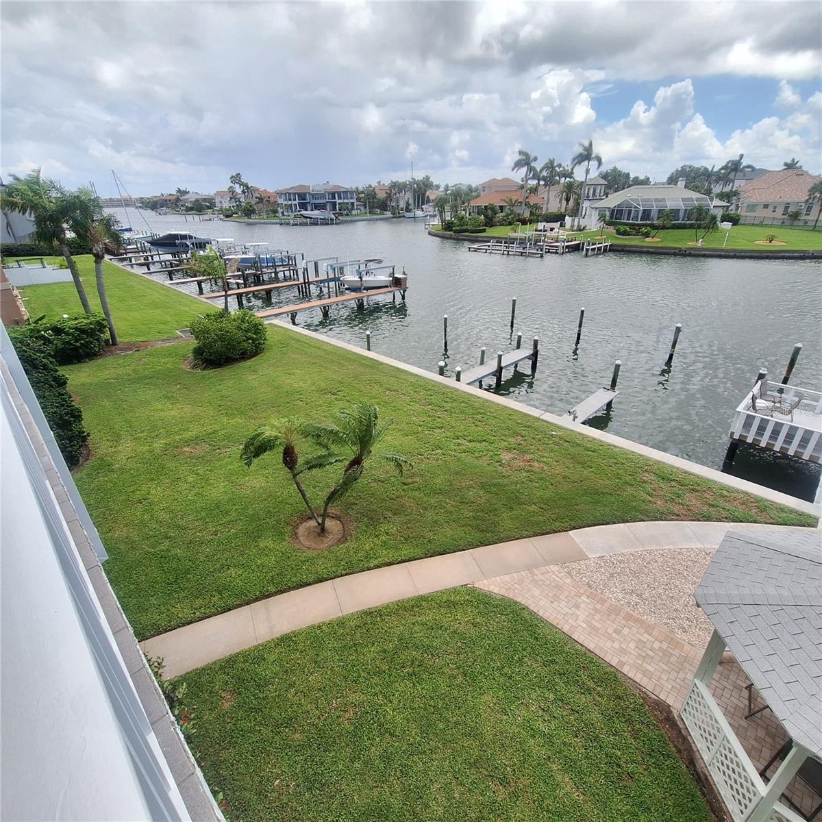 Image 5 of 56 For 719 Pinellas Bayway S 203