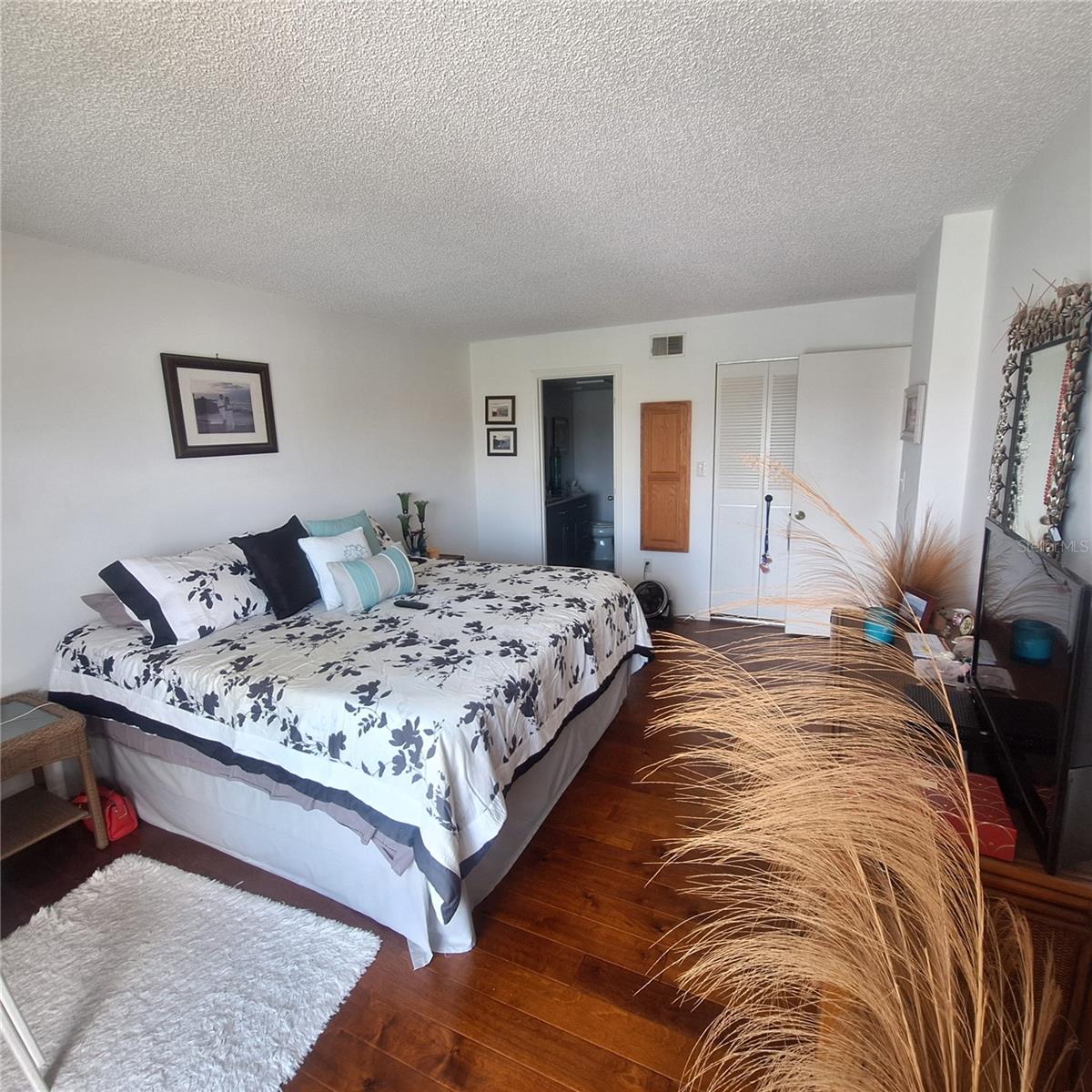 Image 8 of 56 For 719 Pinellas Bayway S 203