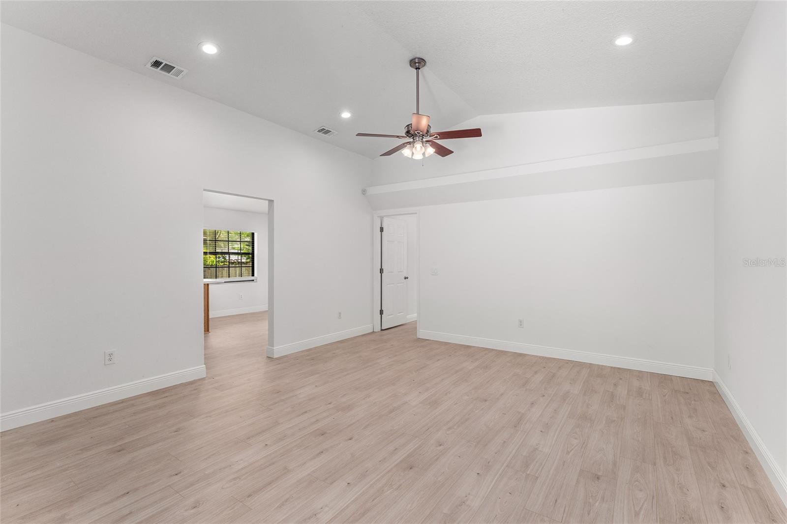 Image 7 of 49 For 40001 Parkinsonisa St