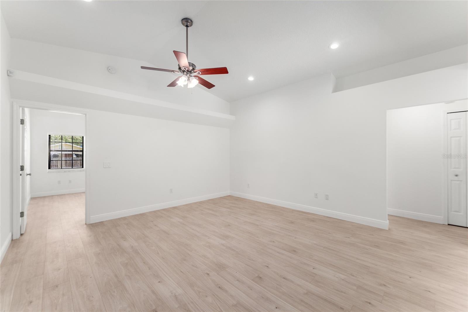 Image 8 of 49 For 40001 Parkinsonisa St