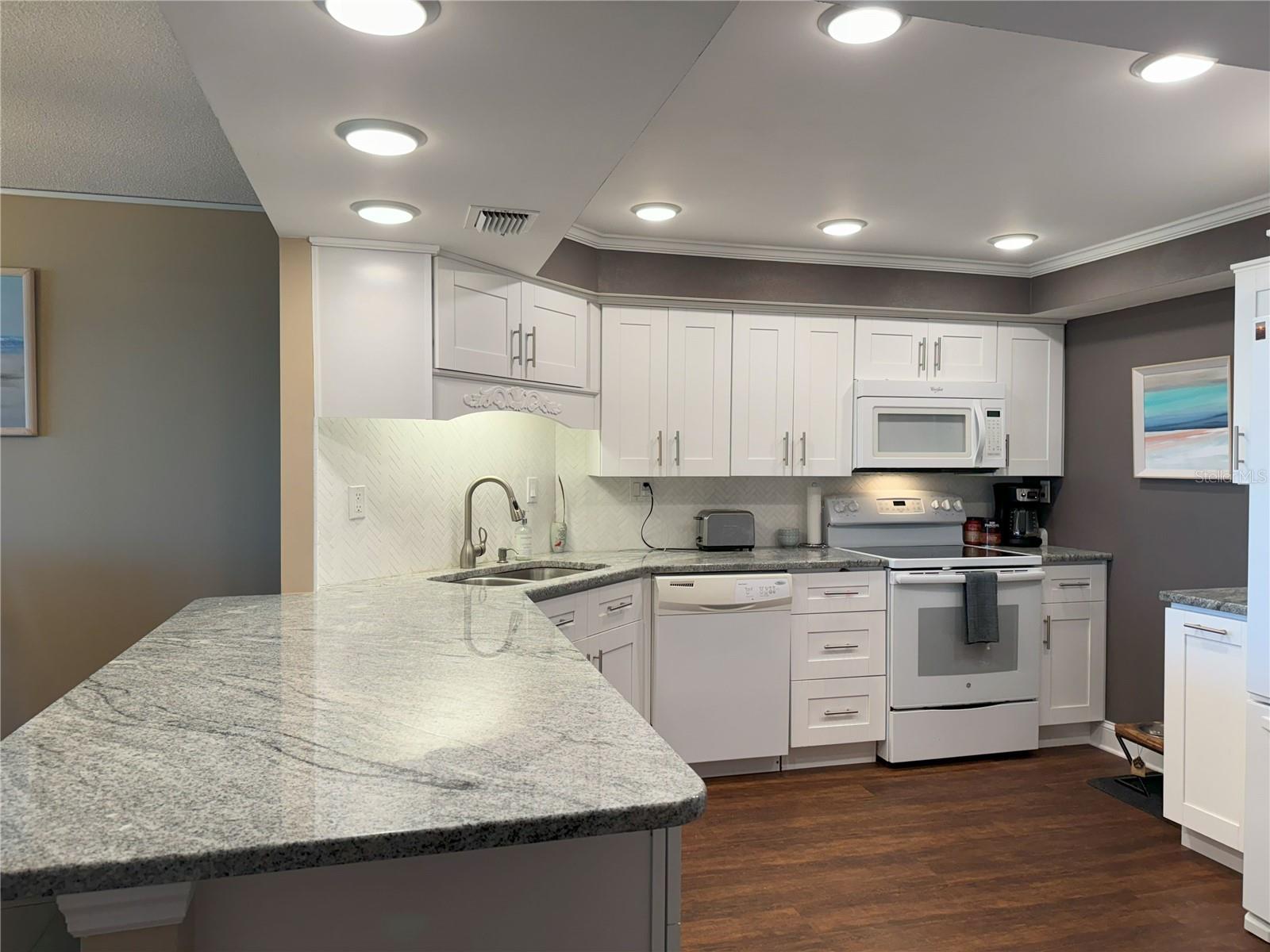 Image 6 of 22 For 7400 Sun Island Drive S 603