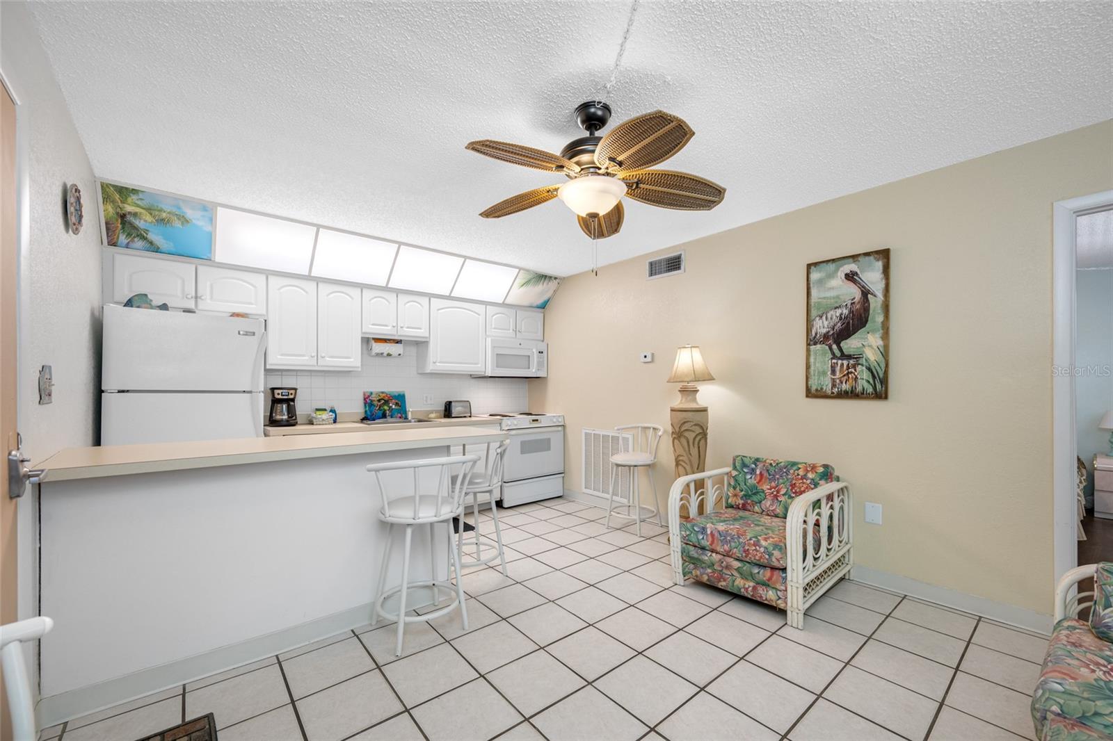 Image 11 of 27 For 18610 Gulf Boulevard 711