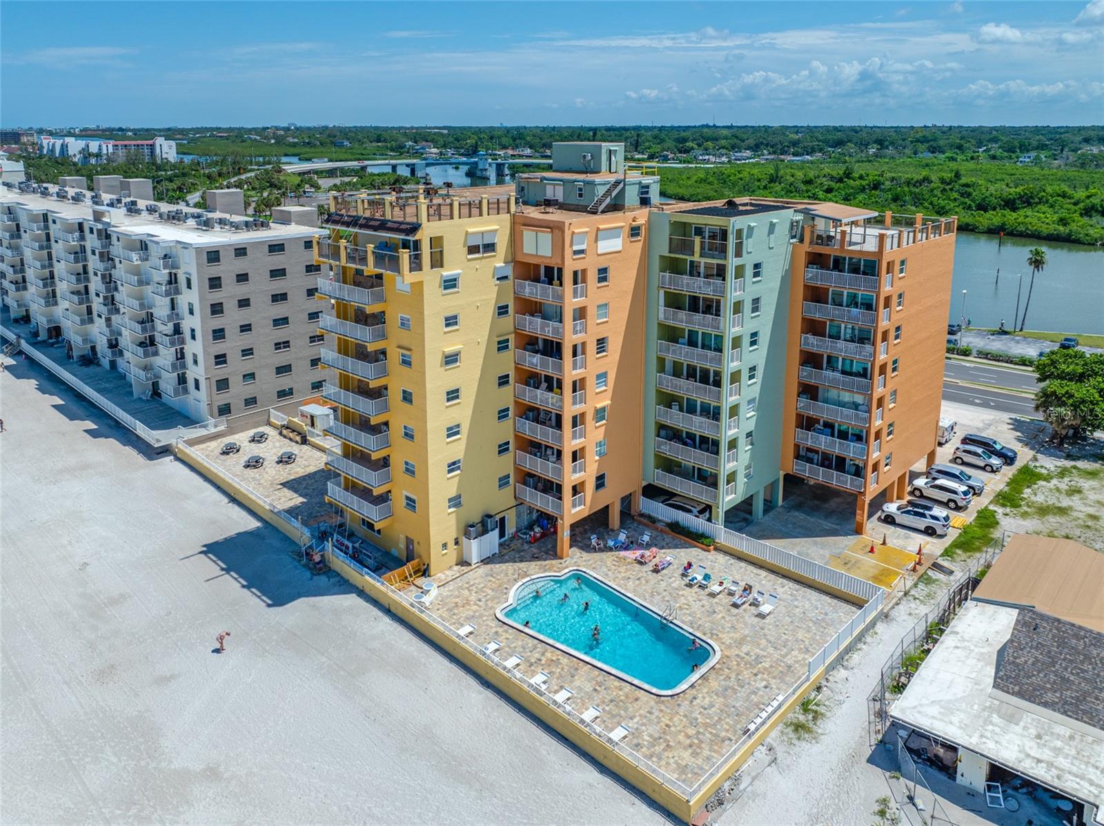 Image 5 of 27 For 18610 Gulf Boulevard 711