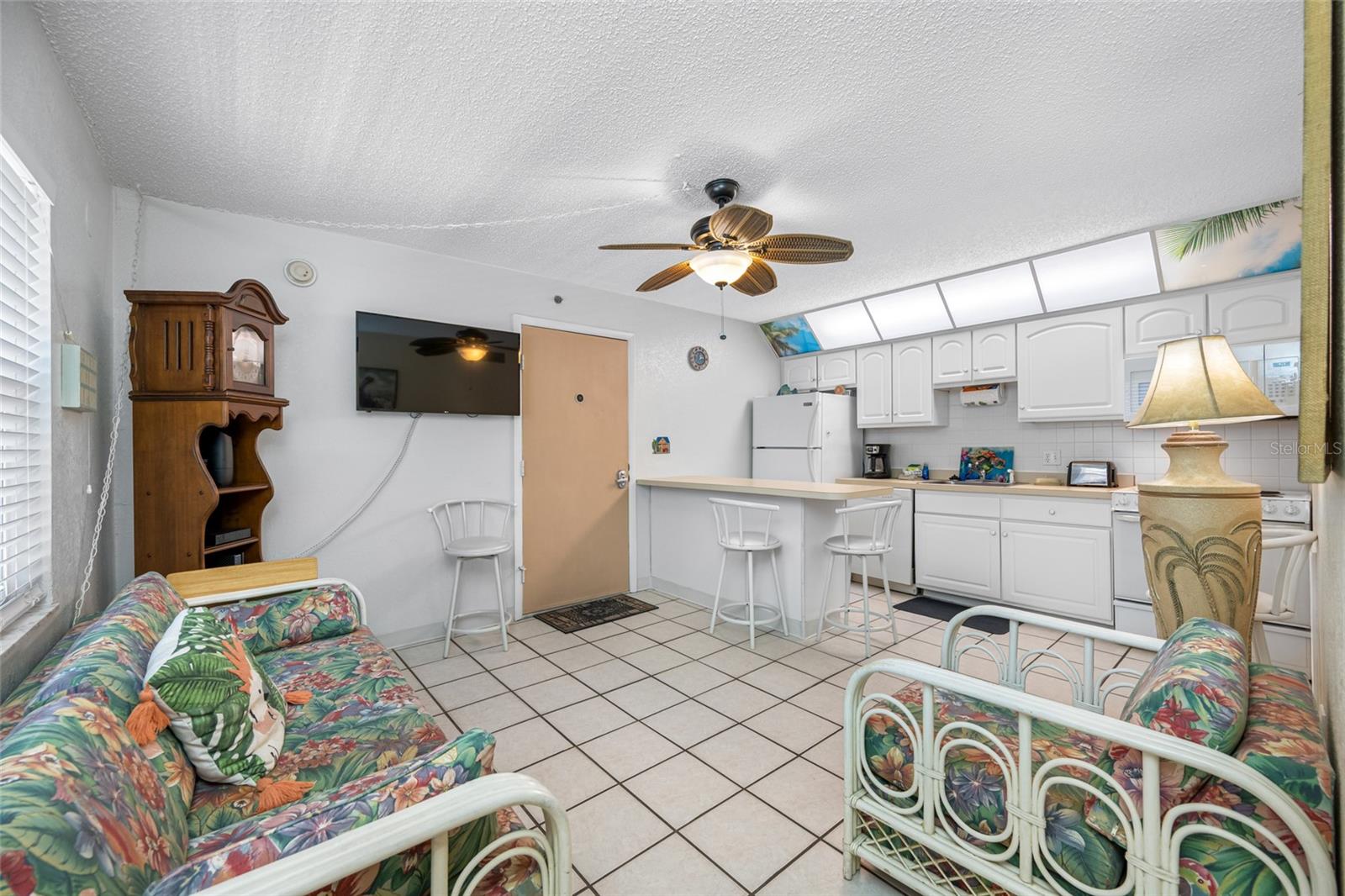 Image 7 of 27 For 18610 Gulf Boulevard 711