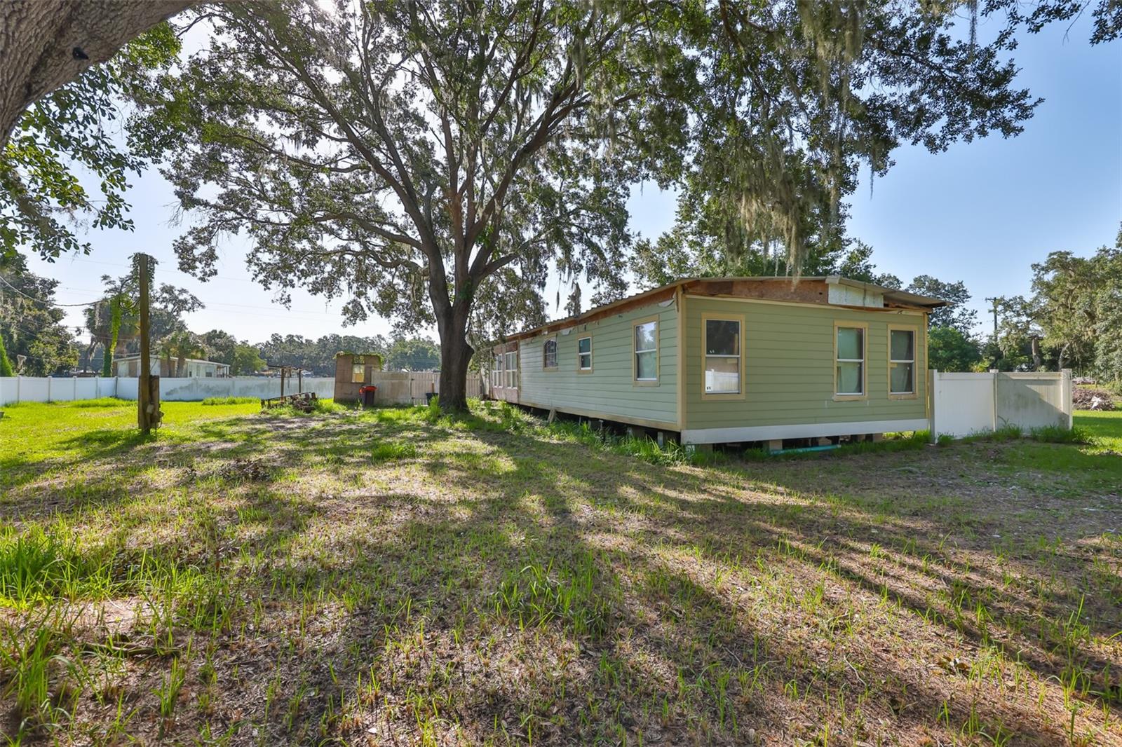 Image 4 of 28 For 5410 Thonotosassa Road