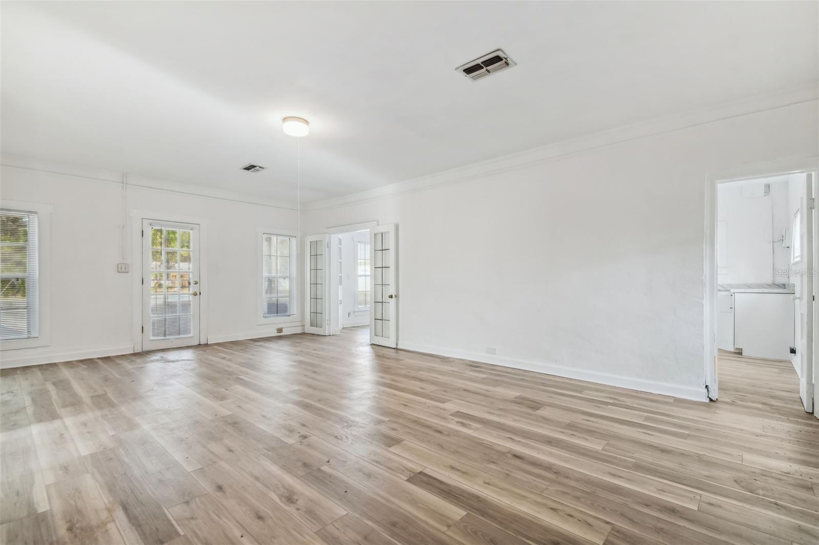 Image 13 of 61 For 816 Country Club Drive
