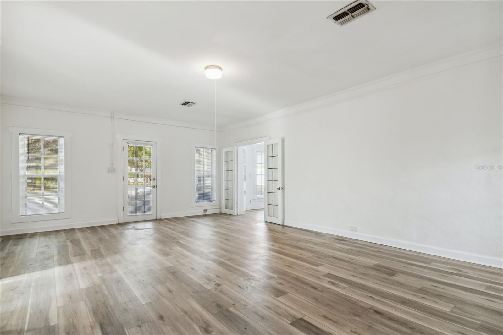 Image 17 of 61 For 816 Country Club Drive