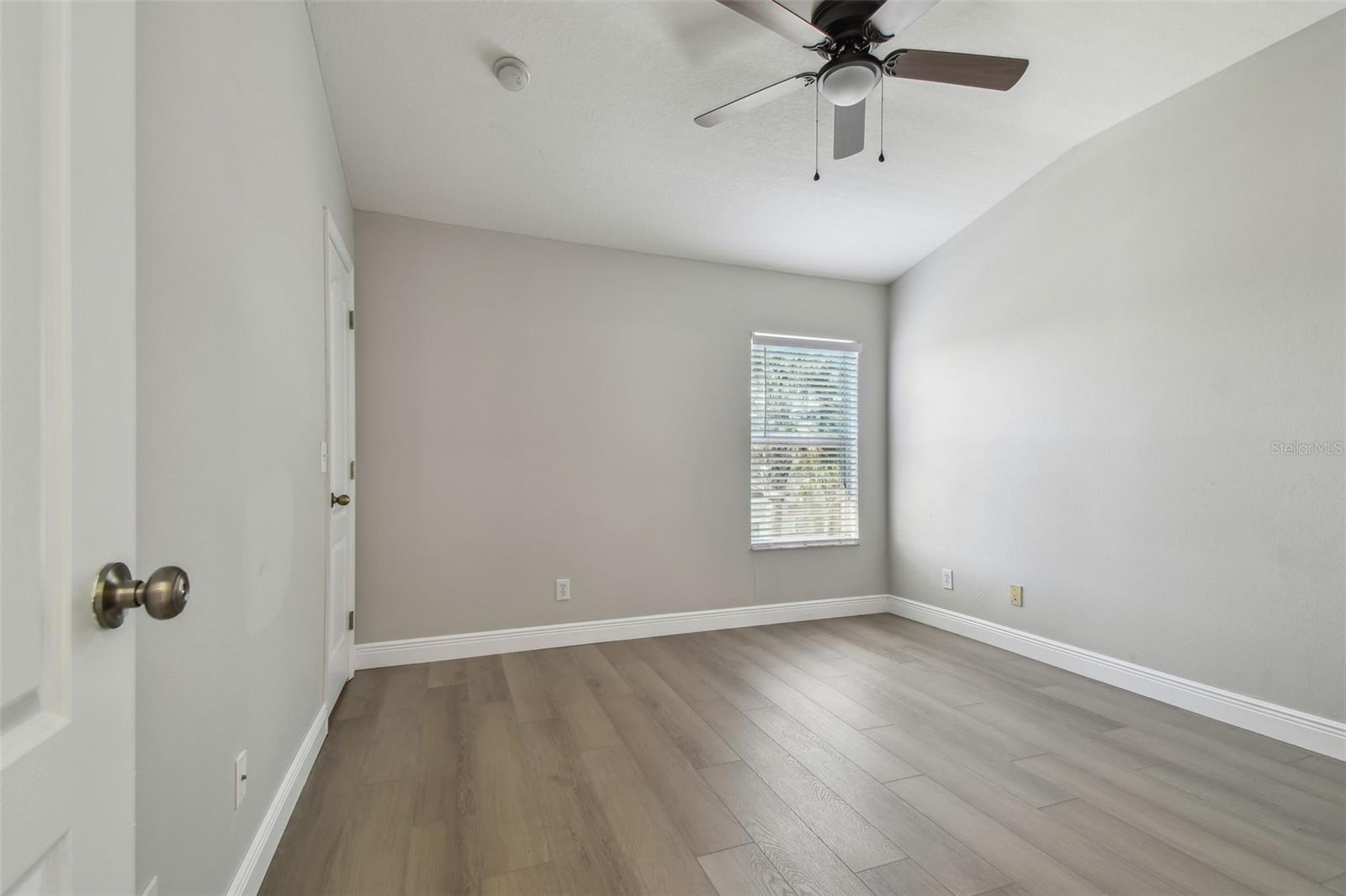 Image 17 of 24 For 16227 Swan View Circle