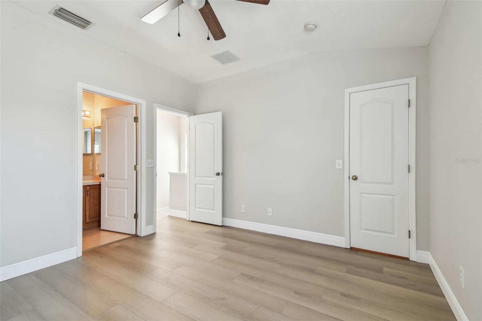 Image 18 of 24 For 16227 Swan View Circle