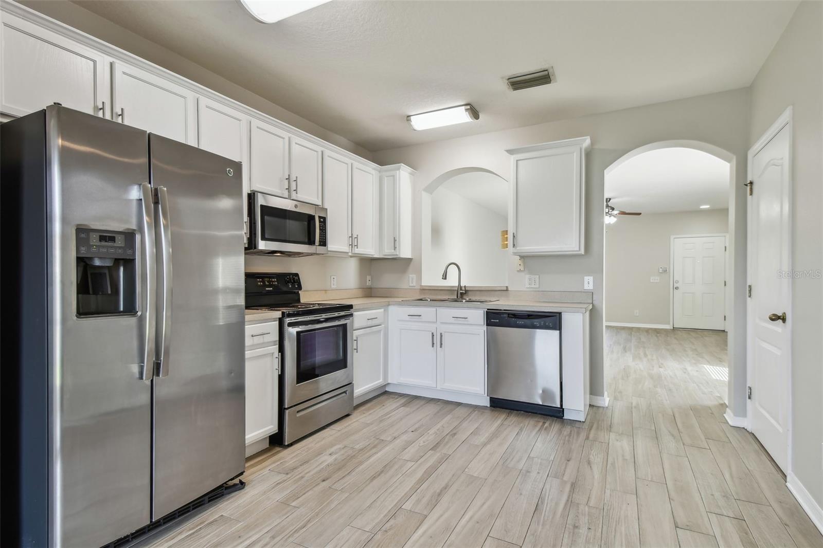 Image 6 of 24 For 16227 Swan View Circle