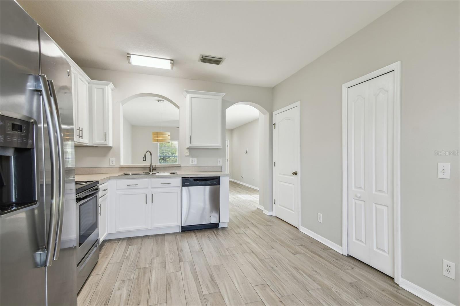 Image 7 of 24 For 16227 Swan View Circle
