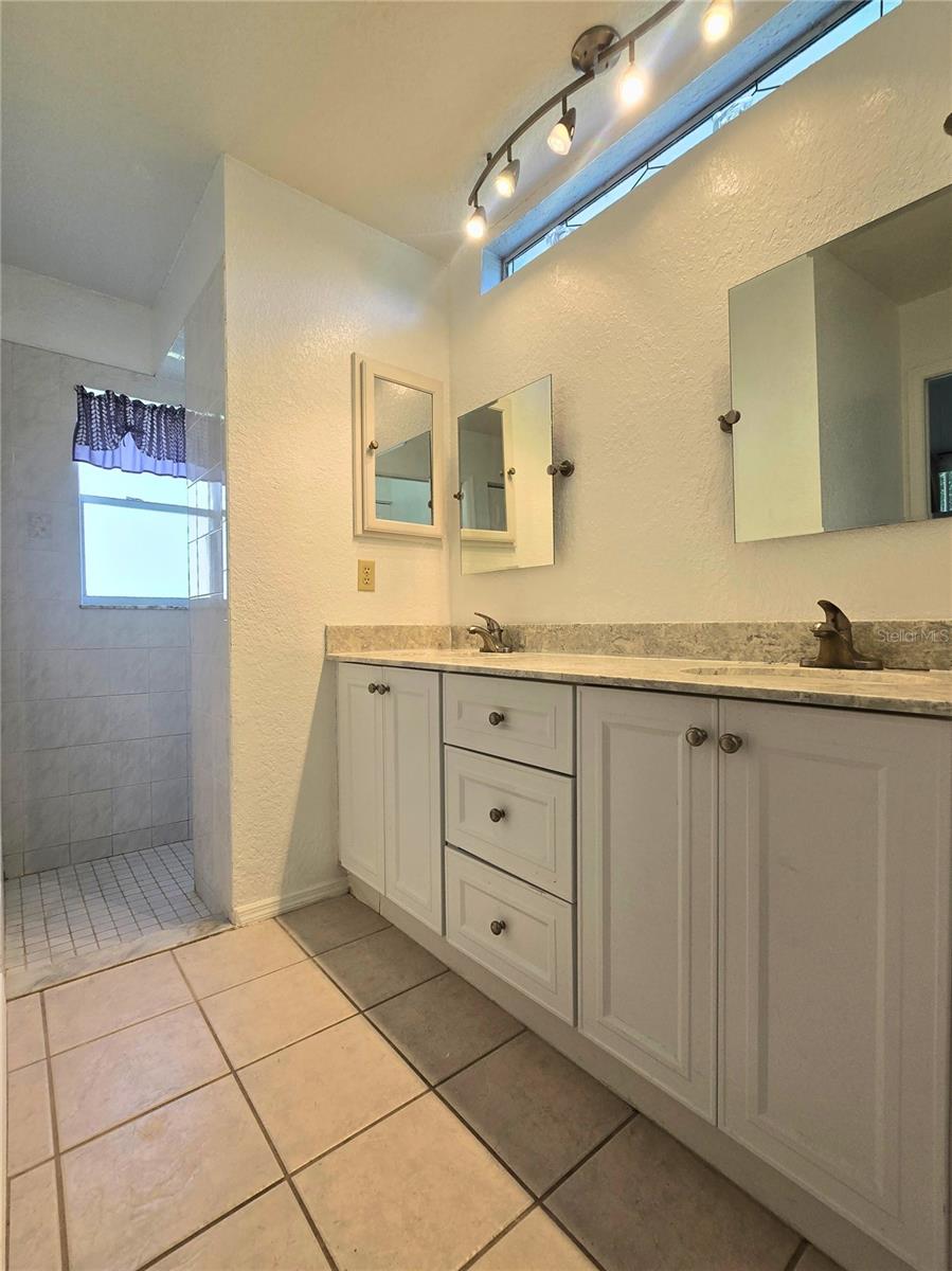Image 14 of 30 For 816 Laurelridge Court